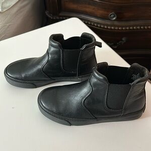 Old navy boy black boot size 2